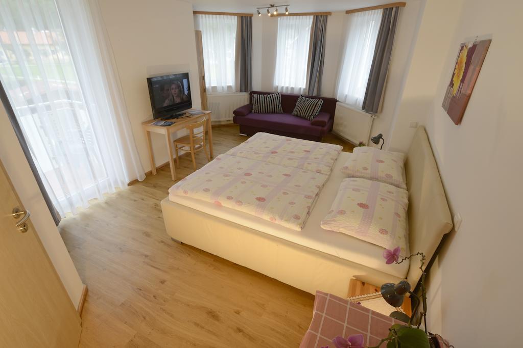 Gasthaus Pension Zur Nixe Steinbach am Attersee Room photo
